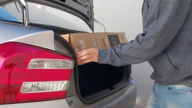 TV de 60 cabe no porta malas? TV de 60 cabe no carro? Caixa de TV cabe no carro - Transporte de TV
