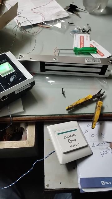 EM Magnetic lock open via push button & connection setting #biometricaccess #emlock #accesscontrol