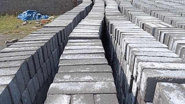 Cement वाला ईट क्या रेट में मिलता है ?