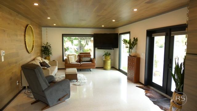 Fully Renovated 1,100 sqft Beach Bungalow steps from Siesta Beach | #sellingflorida