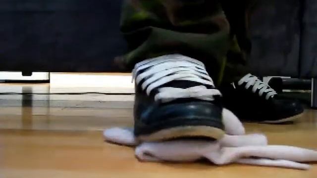 Showing_es_with_bunny.wmv