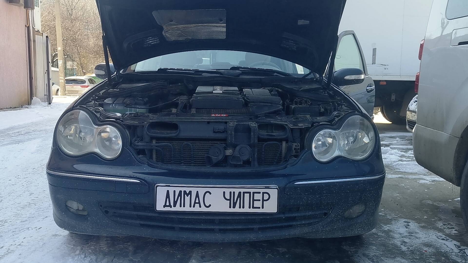 МЕРСЕДЕС БЕНЦ C180 2004 г. Прошиваем под е2.где стоит блок