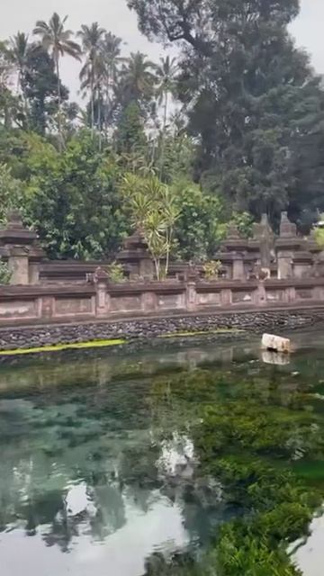 Храм «Тирта Эмпул» (Святой источник) - Tirta Empul Holy Water Temple. Bali island, Indonesia