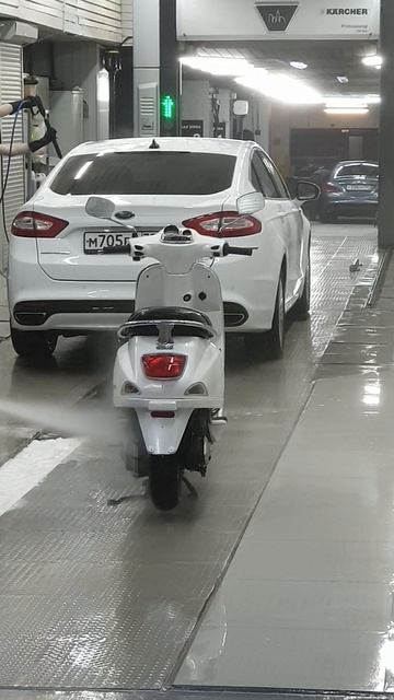 Vespa S50 на мойке