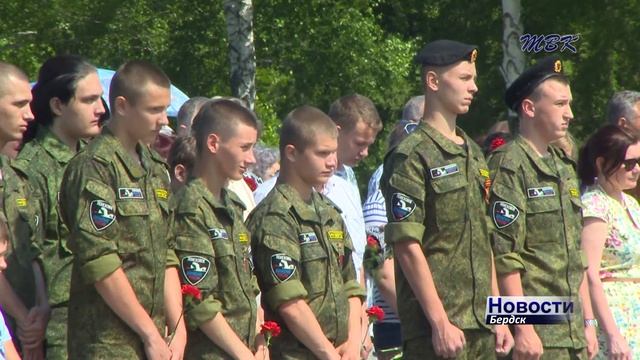 В День Памяти и Скорби жители Бердска возложили цветы к Вечному огню