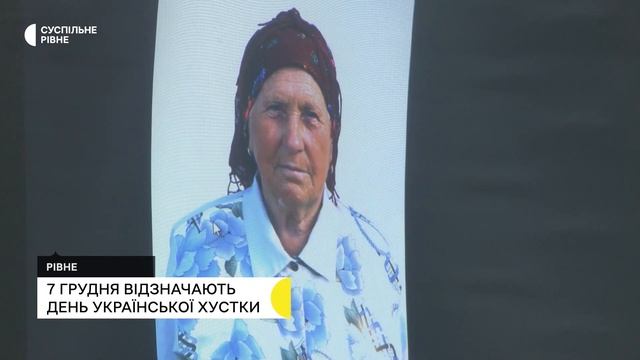У рівненському музеї показали, як зав'язувати хустки жінкам і дівчатам
