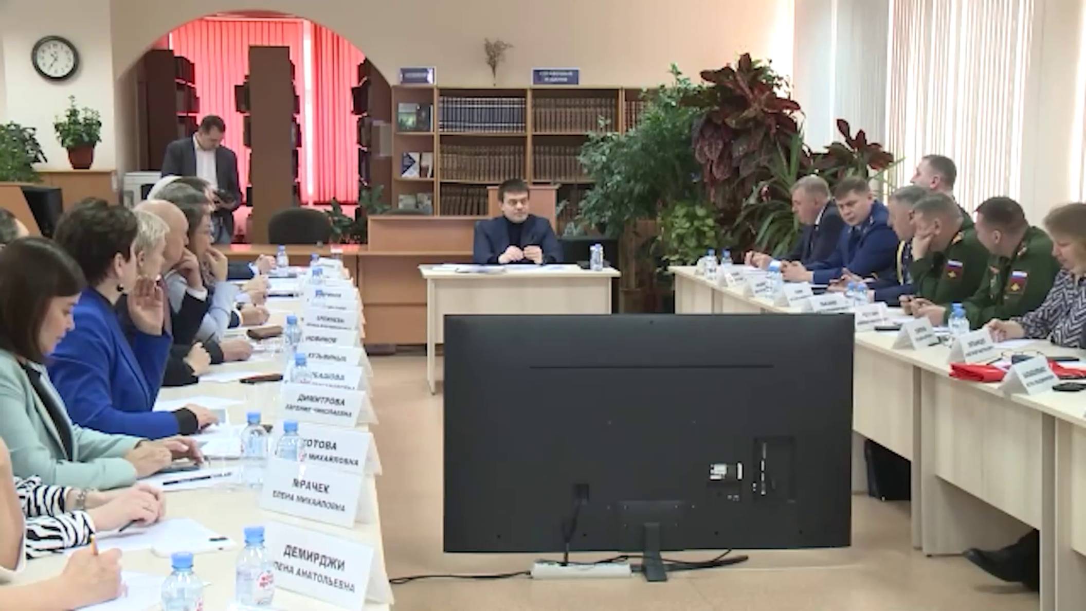 Программа "Главные новости" на 8 канале от 12.03.2025 Часть 1