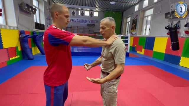 Защита от захвата за горло спереди