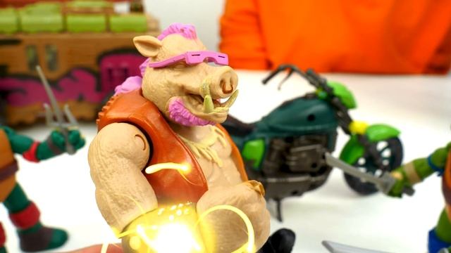 Черепашки Ниндзя попали в ловушку! Той Мастер против Шредера! - Битвы игры в видео шоу Toy Master