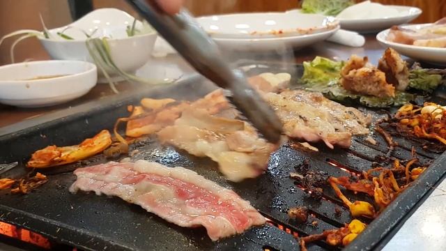 How To Eat Korean BBQ Like A Korean (aka My Happy Place)