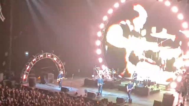 The Offspring - Pretty Fly For A White Guy live @ Leeds arena