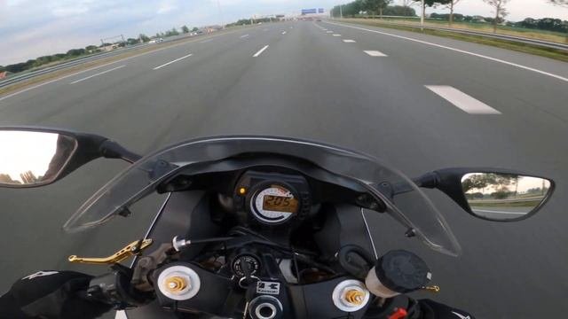 Kawasaki 636 (2004) VS Yamaha MT09