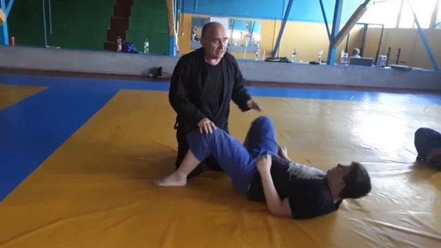 Ловушки джиу джитсу. Урок 22. Защита от треугольника