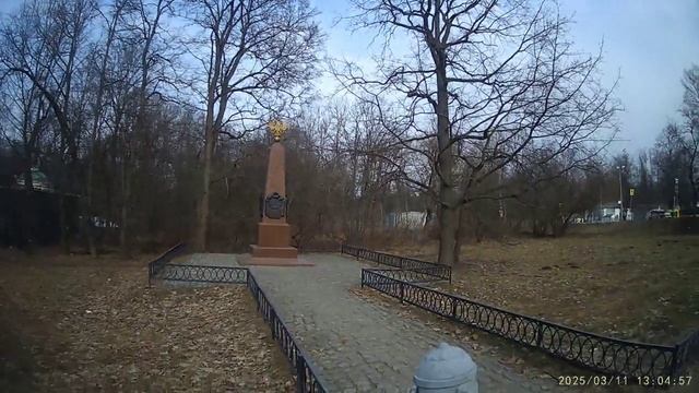 Кузьминки. Пруды. Памятная стелла.