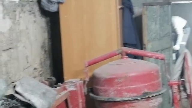 совмещение двух гаражей.бетонная стена