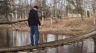 Валун Чертов портной Преодоление подвесного моста .(Dižakmens Velna Skroderis). travel in latvia