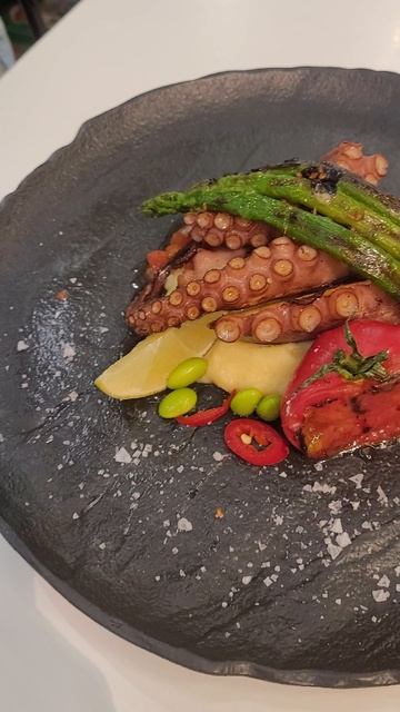 Самый вкусный осьминог в Москве. Спроси меня где))