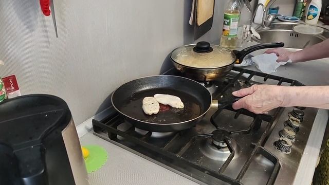 Бабушка печёт пирожки 5.03.2025 года.
