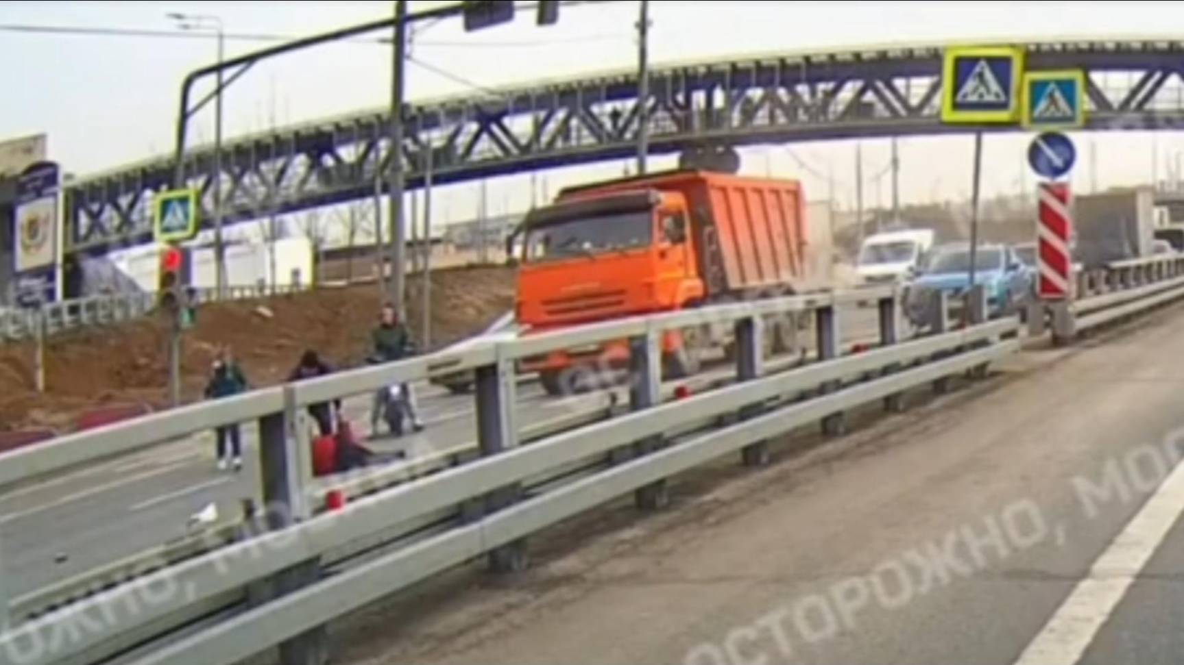 На юге Москвы грузовик сбил пенсионерку