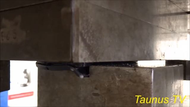 Smartphone vs. Hydraulic Press - 100 Tons of Destruction