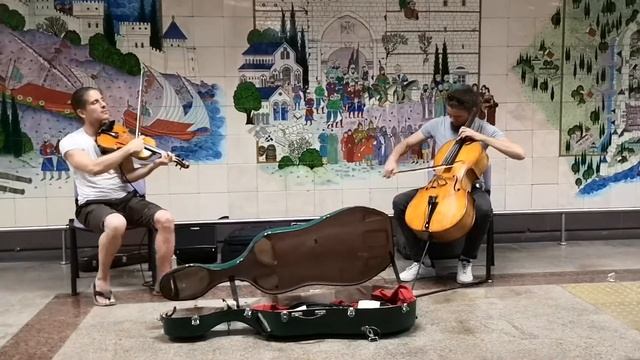 Symphony Music in Istanbul Taksim Metro Station, Turkey - Filmed with Huawei P20 Pro