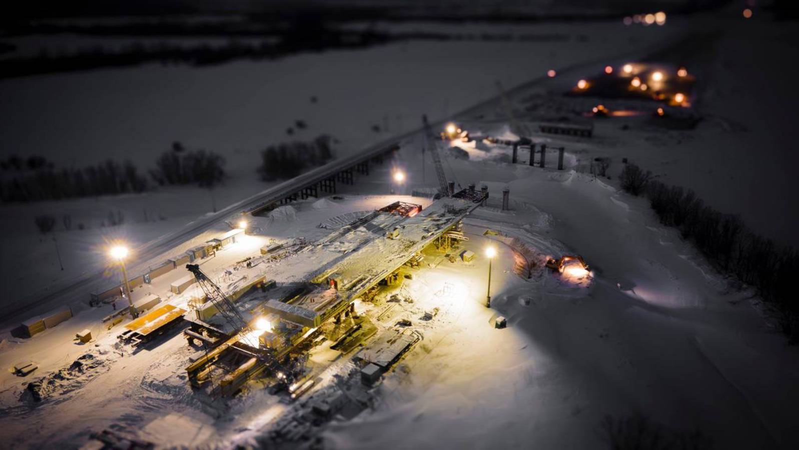 Мост через Обь в районе Сургута готов на 70%