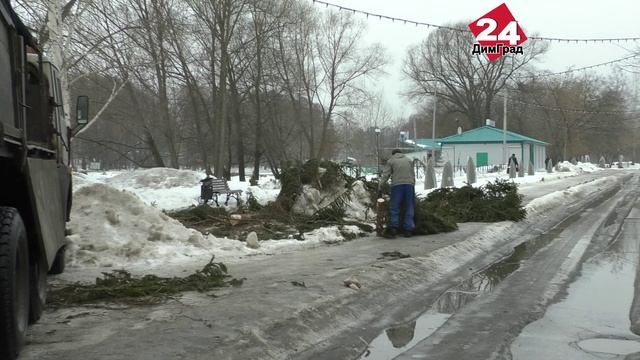 Убрали нашу елочку