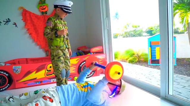 Сеня хочет быть Военным и тренировать папу 👍😻