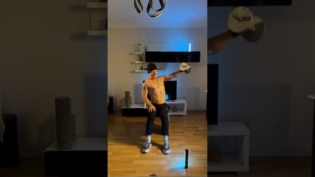 Тренировка на Плечи 💪 с гантелями