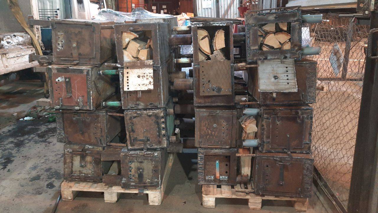 Сварщики из Сибири сделали буржуйки для бойцов