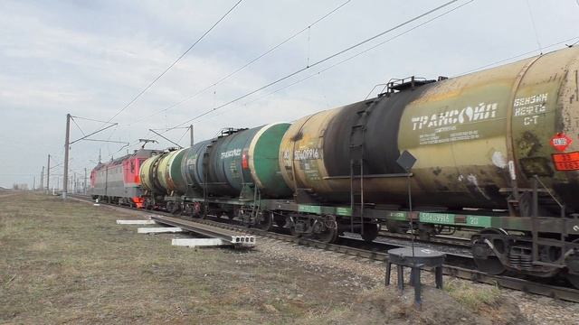 Электровоз 2ЭС6-401 "Синара" с грузовым поездом