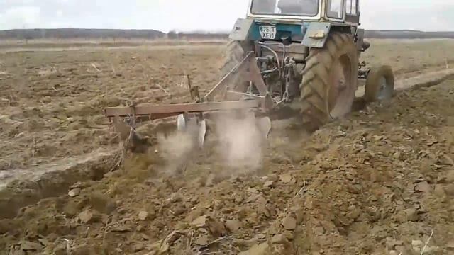 ЮМЗ-6 с плугом