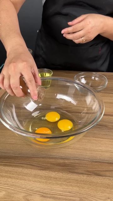Mix sugar with apple and guarantee a delicious snack for the whole family!