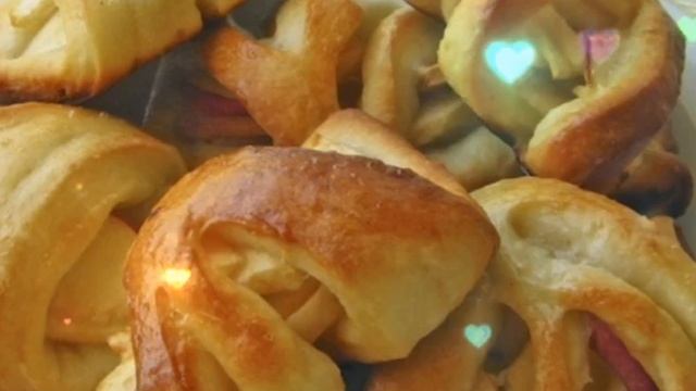 Конвертики с яблоками из слоёного теста