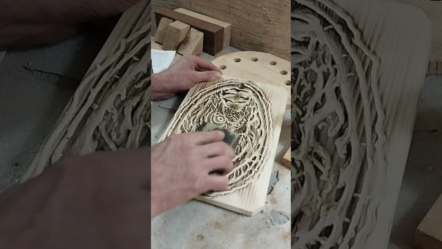 Сова на липе.В мастерской у Викторовича.