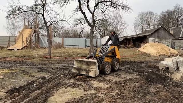 Сколько еще это будет продолжаться Подготавливаем дом к ремонту. Разбираем завалы на участке. - Дом