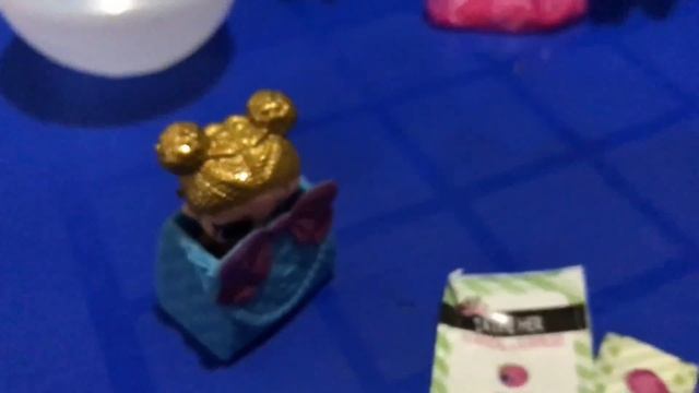 Открываем белый LOL сюрприз золотая кукла ЛОЛ? Маленькая сестричка LOL / LIL Sister LOL