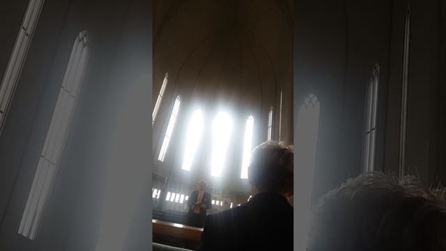 Hallgrimskirkja,  Easter Sunday (listen to audio, ignore video)