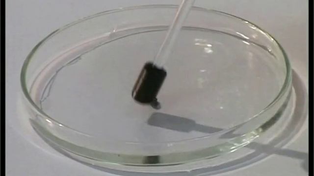 Растворение йода в воде и спирте