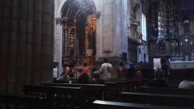 Hoovering up the church in Porto