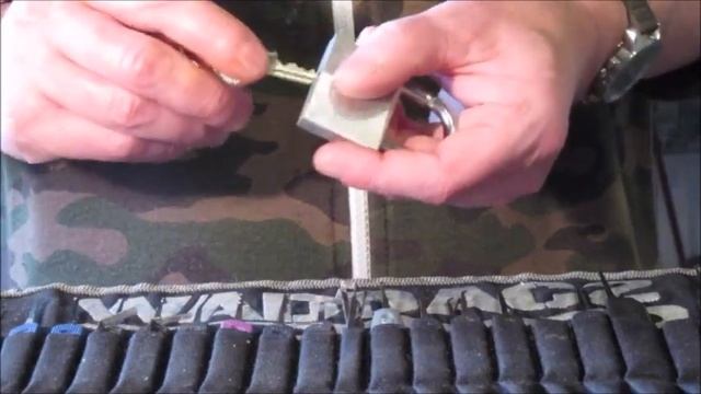 Single Pin Picking A 40mm MASTER Padlock In Seconds But USA Customs Had To Cut Off A Case