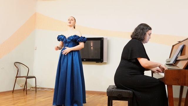 Екатерина Амарова исполняет арию Сестры Анжелики Пуччини. Фортепиано — Наталья Латифова