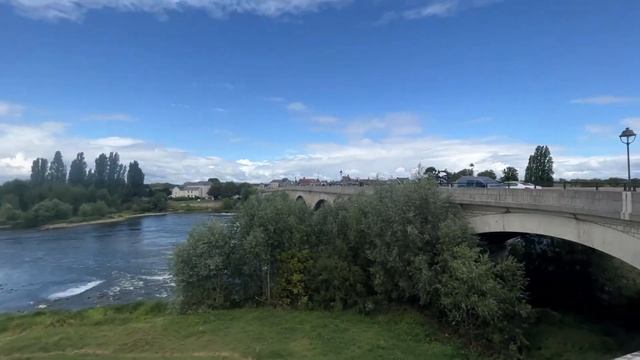 Амбуаз. Королівський замок в долині Луари.