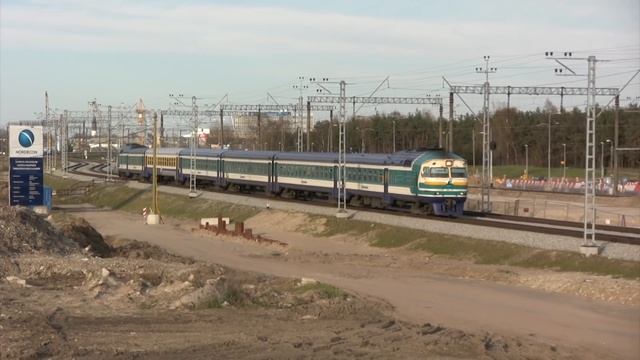 Дизель-поезд ДР1А-241 и элелктропоезд ЭР2-1027 / DR1A-241 DMU and ER2-1027 EMU