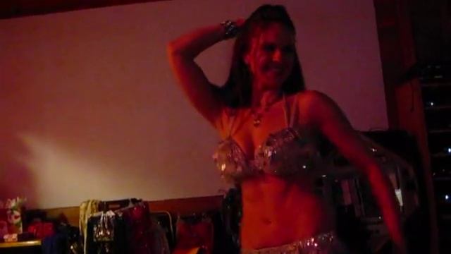 Columbus Ohio Belly Dancer Yasmilah ~ Retro Style with Zills