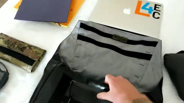 Patagonia Black Hole Mini Messenger bag