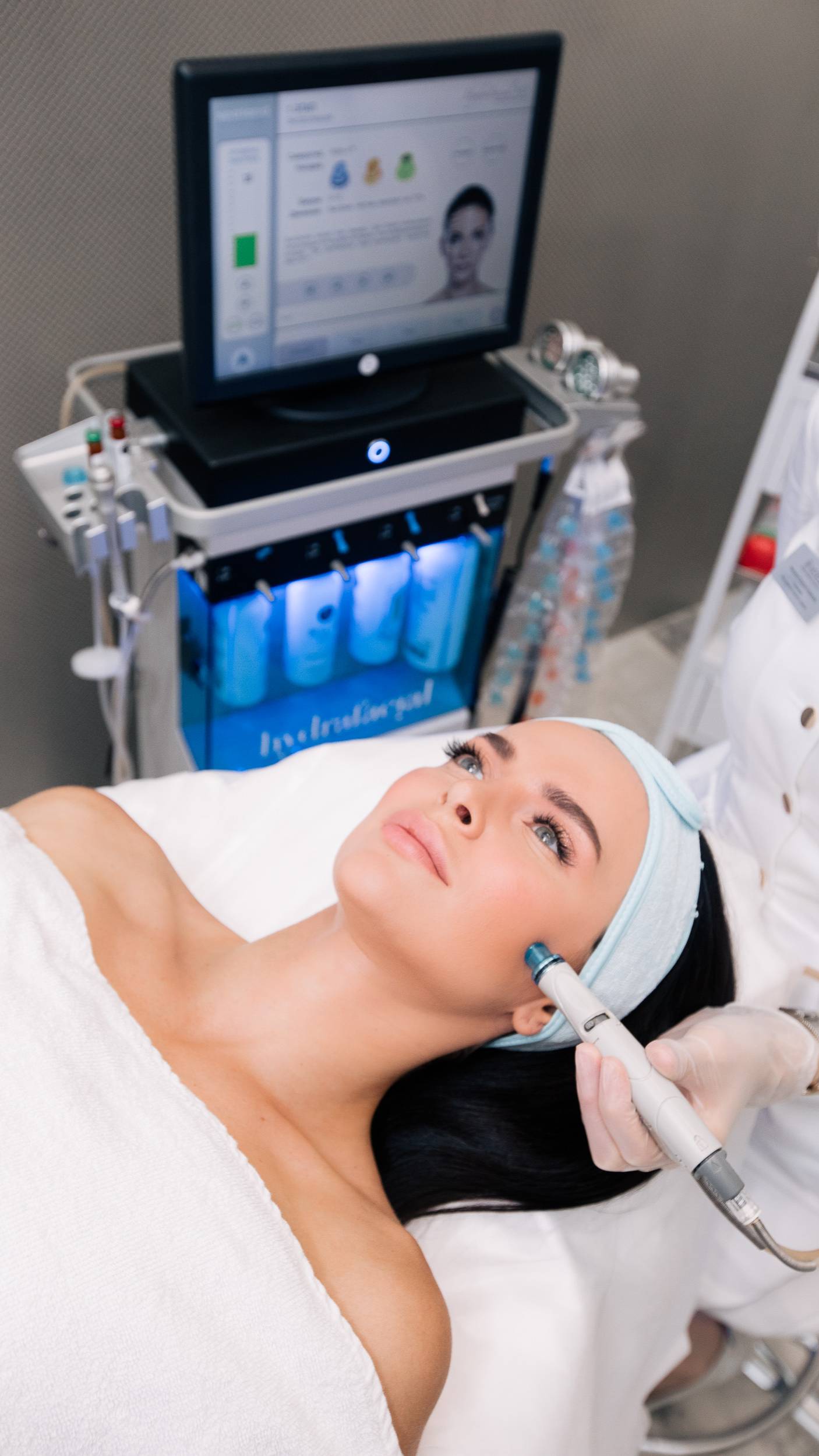 Процедура HydraFacial для Виктории Романец