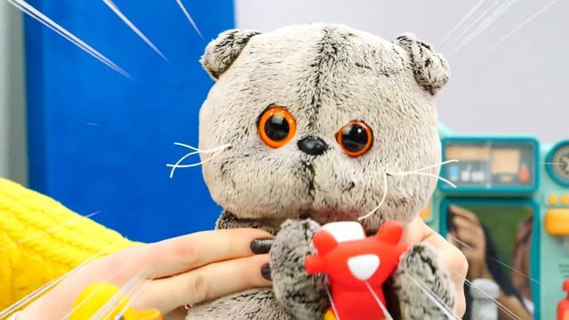 Кот Басик купается  Игры для детей в дочки матери