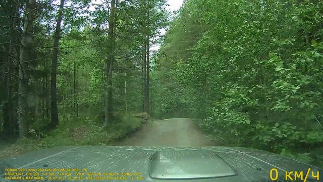 Спуск от замка Кархумяки