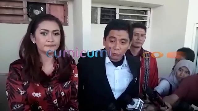 Hot News! Bertemu Tersangka Pedofil, Nafa Urbach Tak Sanggup Menahan Sedih - Cumicam 10 Januari 201